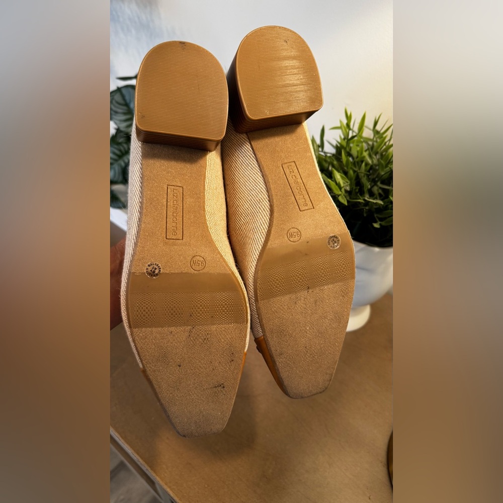 Liz Claiborne Tan and Cream Flats with Bow Detail - Picture 8 of 9